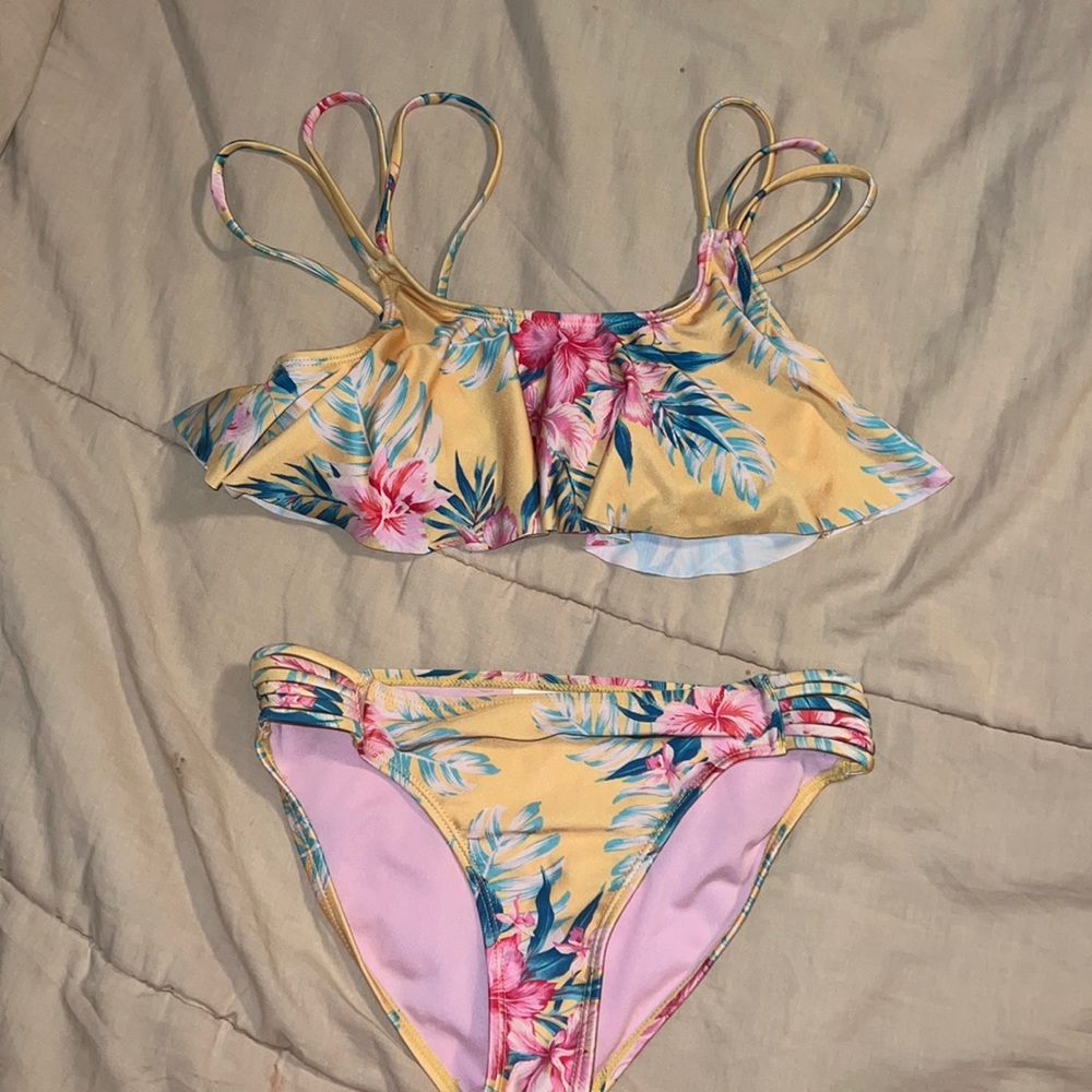 Girls Volcom Floral Flounce Bikini Size 12 EUC